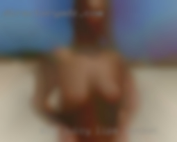 Big juicy lips ,loves foreplay London , vocal.